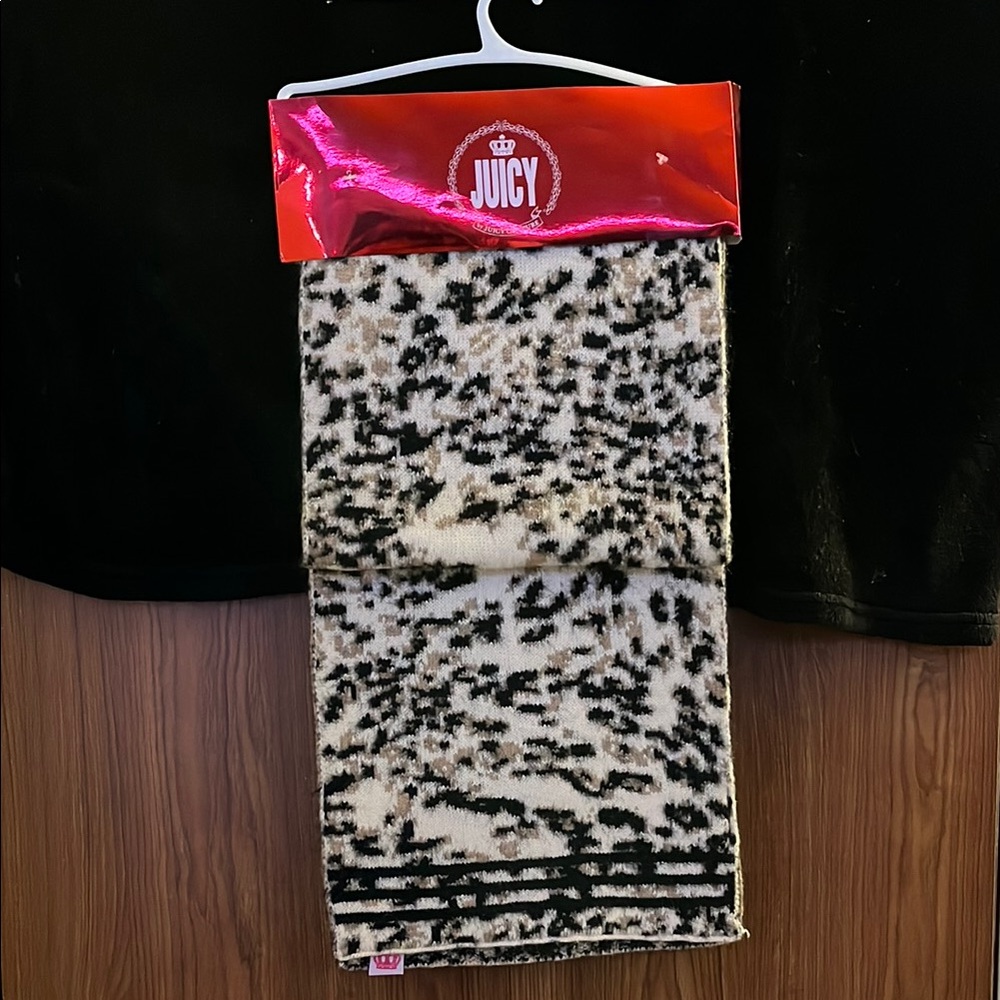 Juicy couture Headband & Scarf set. One size fits all.